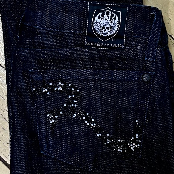 Rock & Republic Kasandra boot cut dark wash jeans. Size 26. - Picture 4 of 7